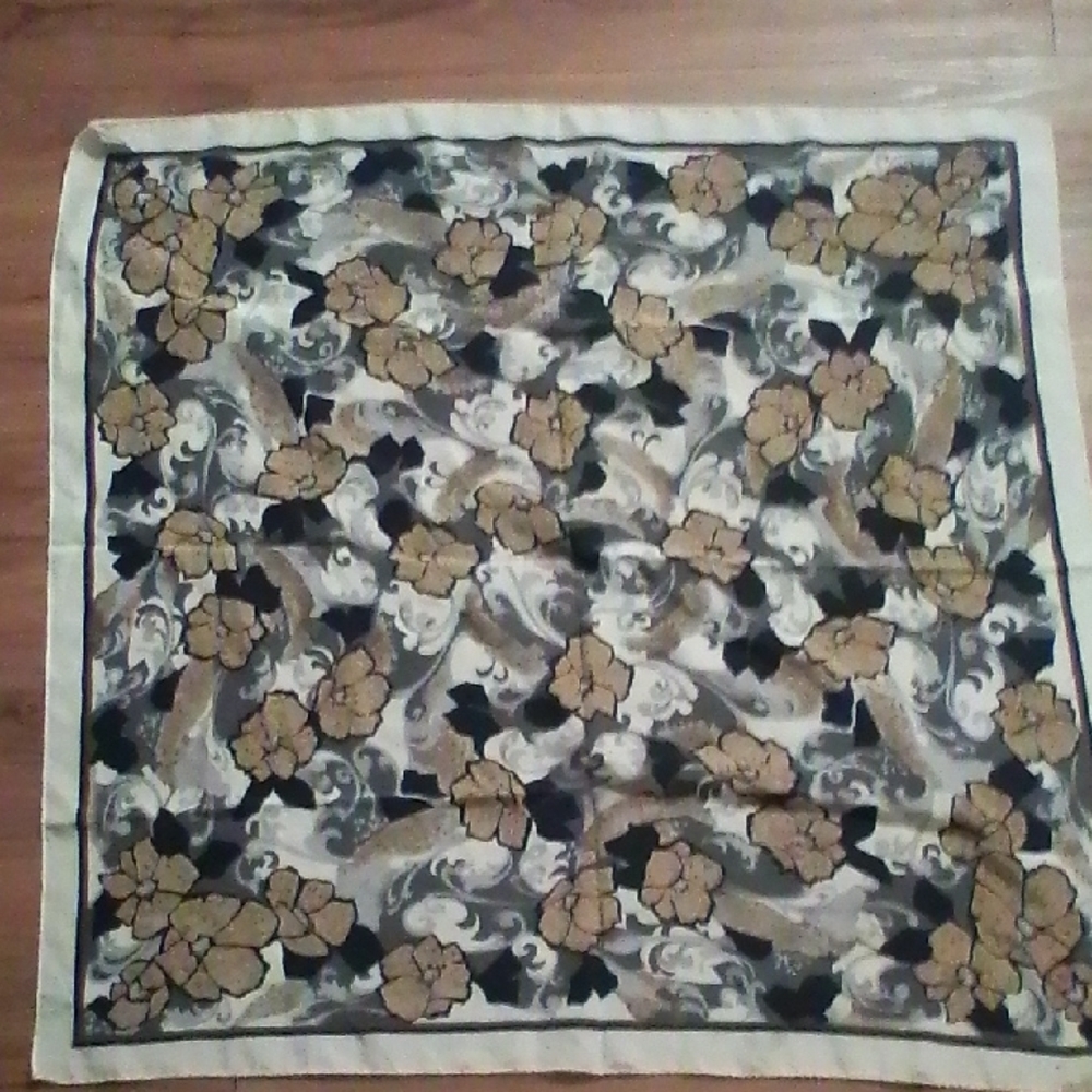 Floral Pattern Silk-Look Square Scarf in Black and Gold